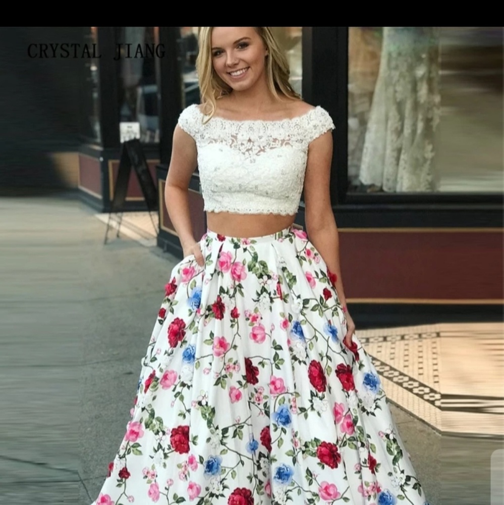 New Fashion 2019 Scoop Collar Lace Applique